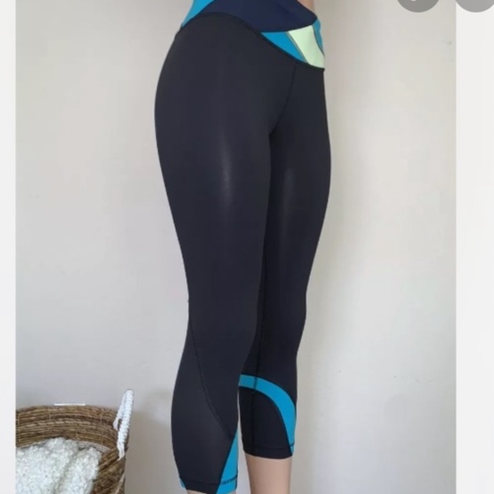 Lululemon Navy Mesh Crop